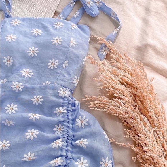 Dress - Picture 3 of 3